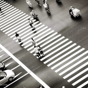 轮奸大奶骚货在线视频
